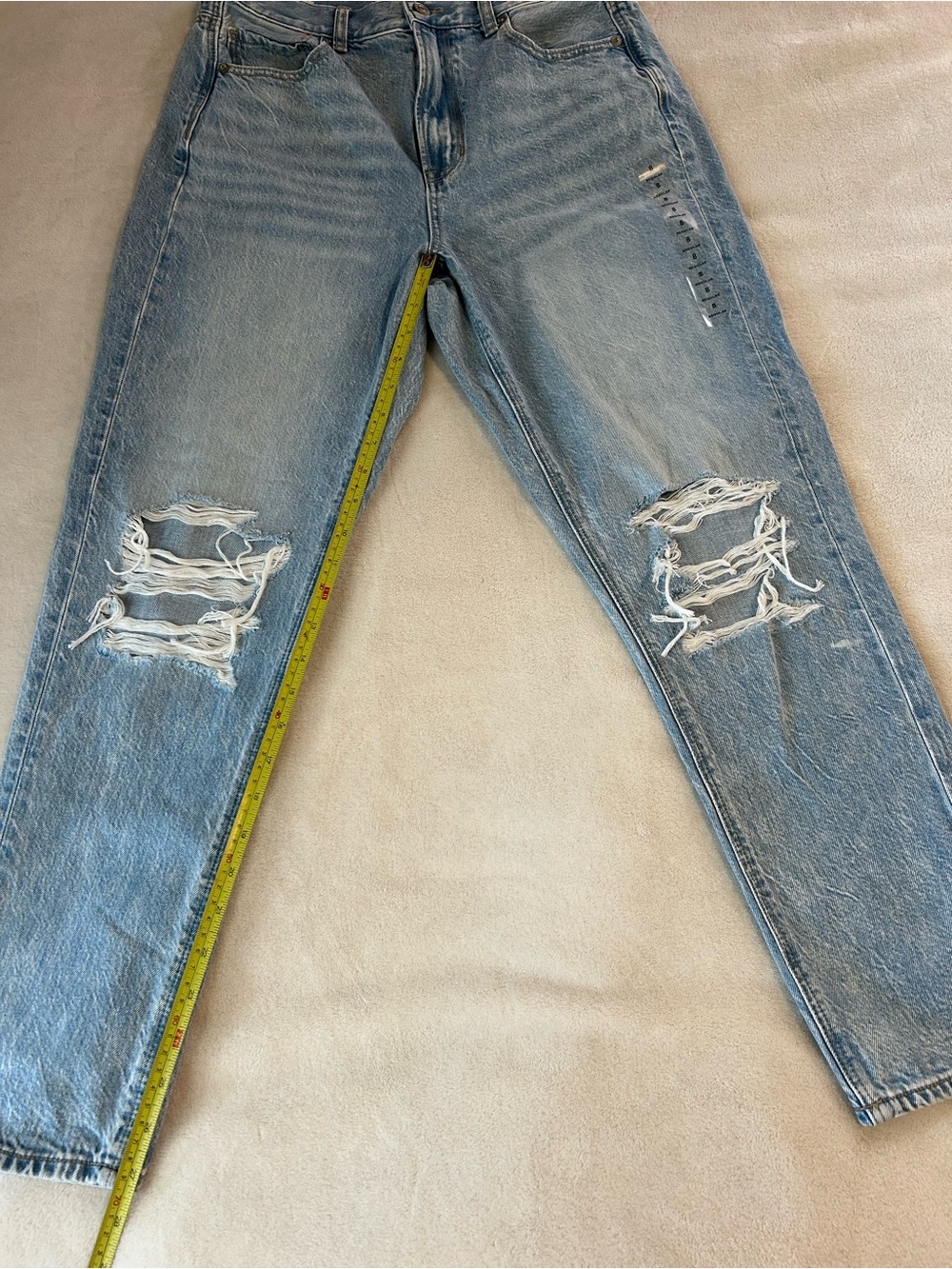 New nwt American eagle size 8 mom blue jeans uber cool 2202 ripped regular her - Picture 3 of 8